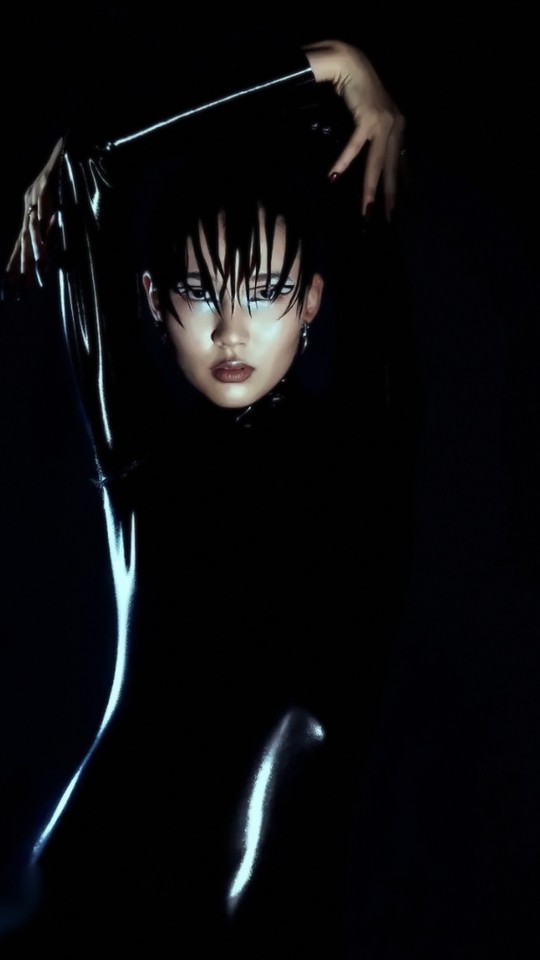 Editorial, Shadows in Motion. Film de Daria Basova
